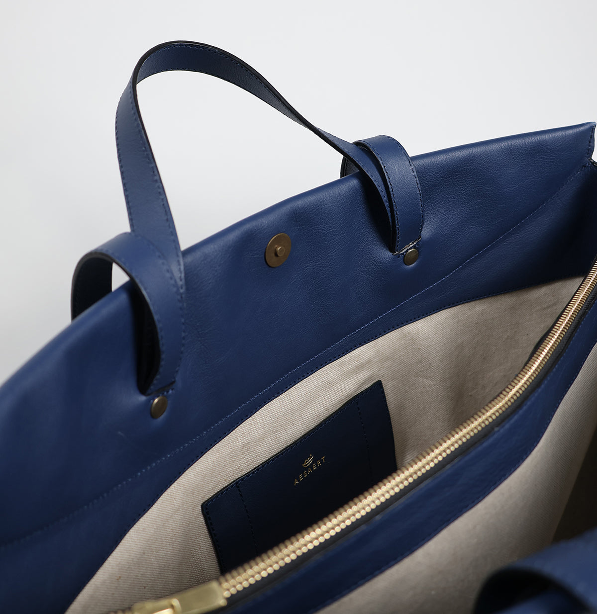 NINA Leather Bag – Spacious Structured Workbag – AESAERT