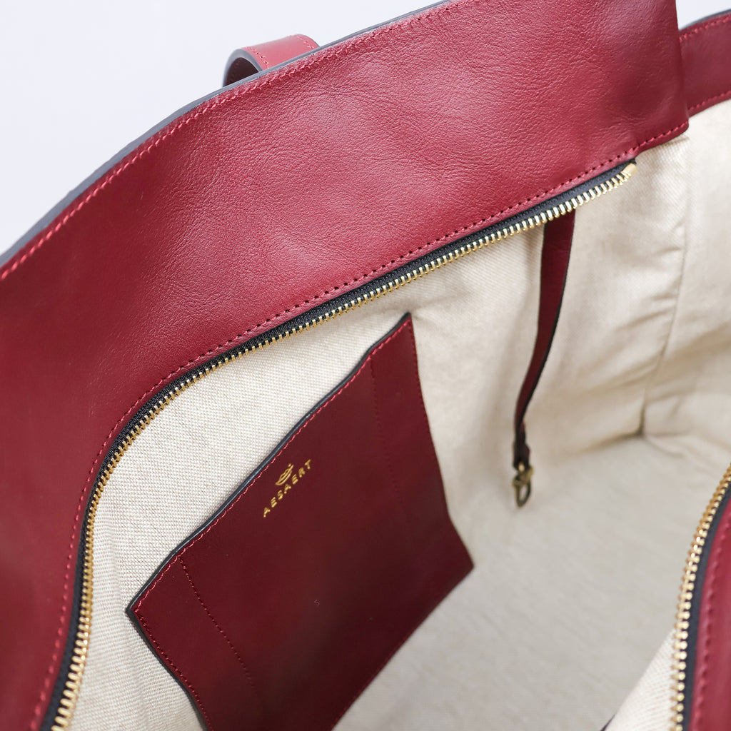 Fien - Mahogany Red